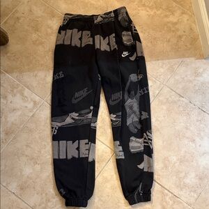 Nike blue basketball Black and Gray Graphic Joggers. Size small
